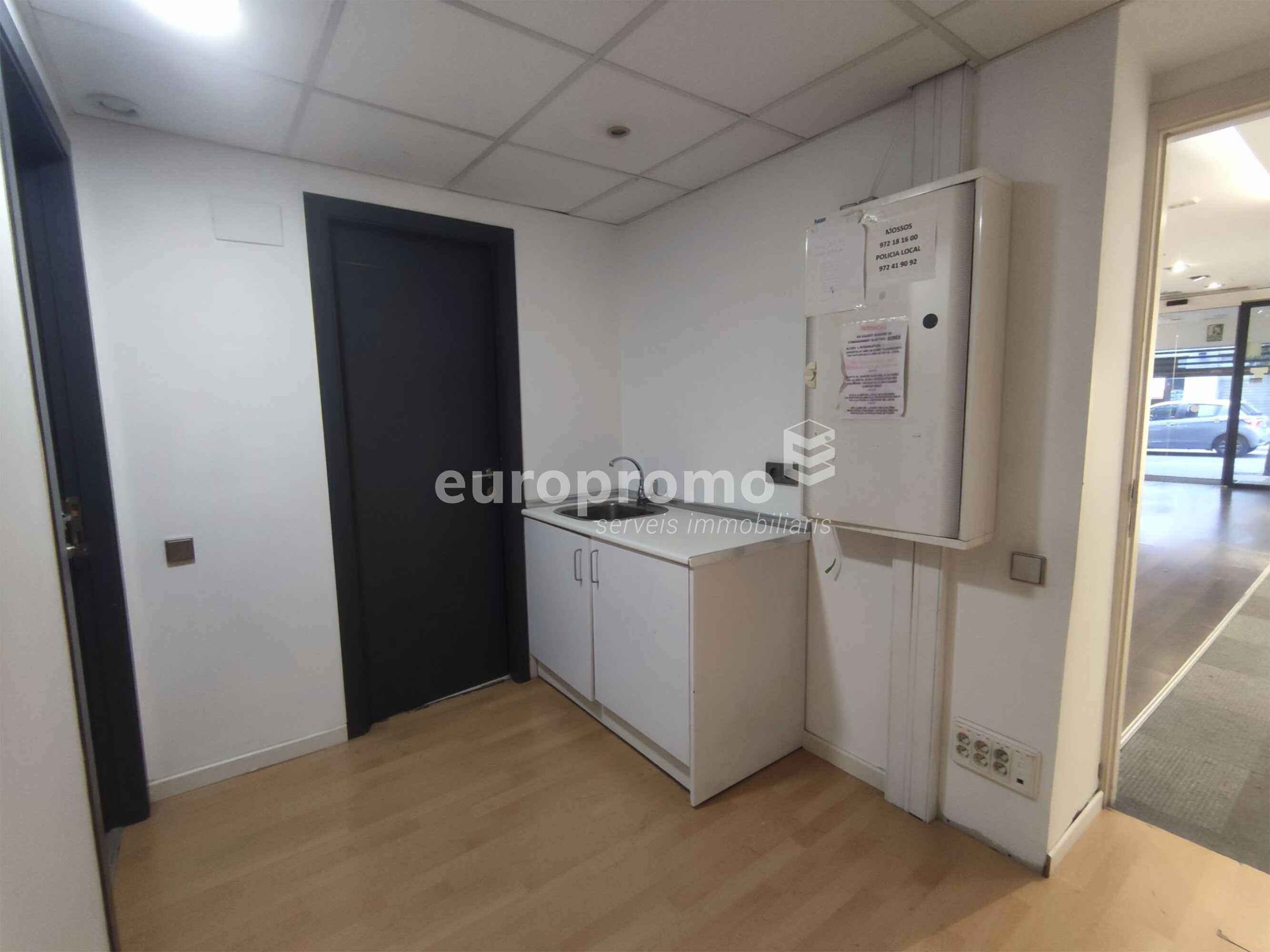 Fantástico local de 78 m² situado a primera línea y mejor zona comercial de la ciudad! 